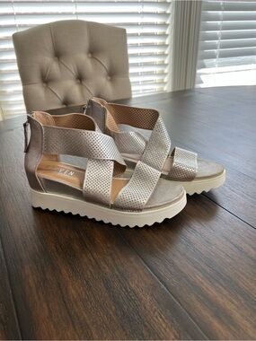 Steven By Steve Madden Metallic Strappy Wedge Platform Sandals Size 8.5M